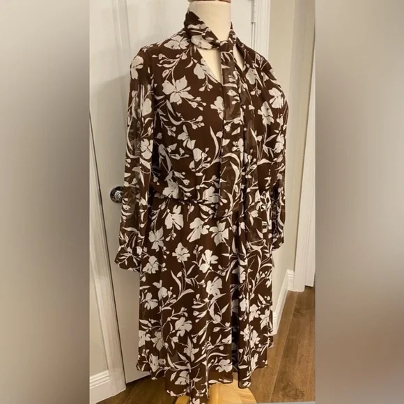 Plus Dress 🤎🤍 - Picture 2 of 7